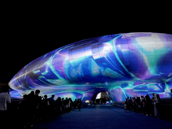 Media projection mapped onto the DDP exterior at Seoul Light 2023.