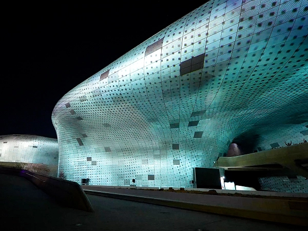 Reflected lighting on the DDP exterior at Seoul Light 2022.