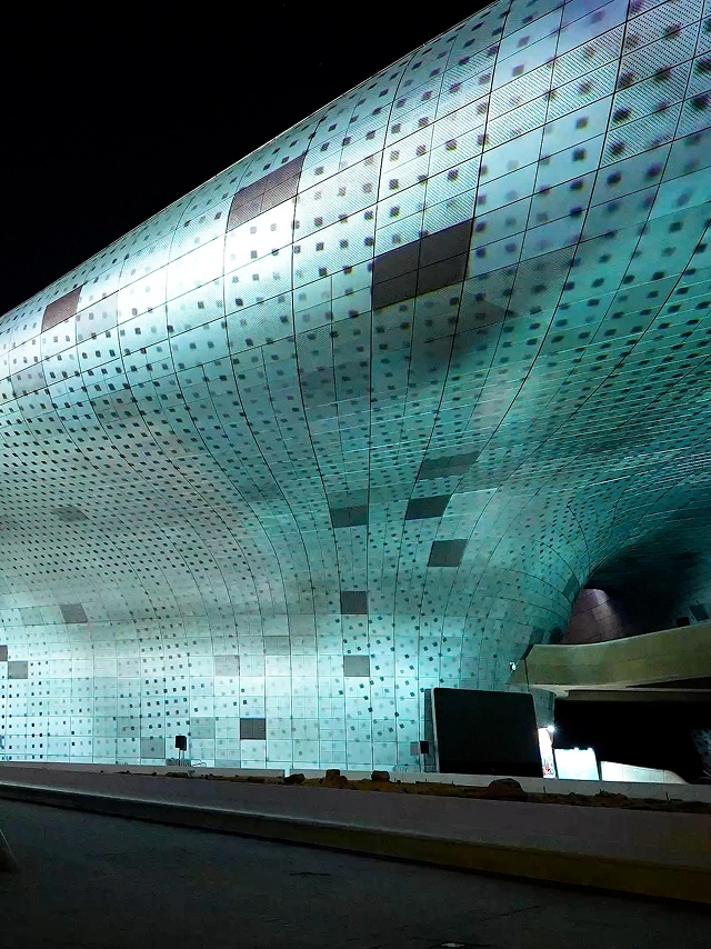 Reflected lighting on the DDP exterior at Seoul Light 2022.
