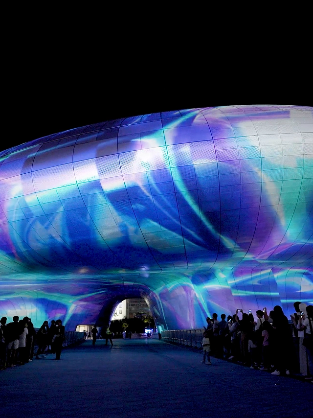 Media projection mapped onto the DDP exterior at Seoul Light 2023.