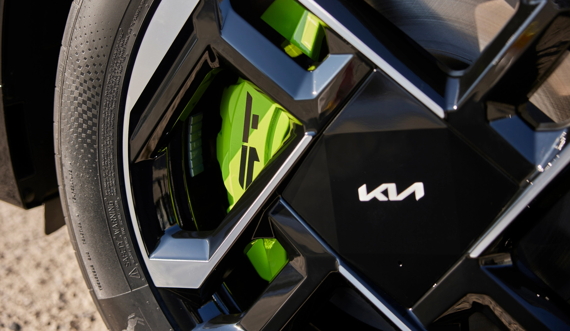 Kia wheel and brake detail image with Kia logo