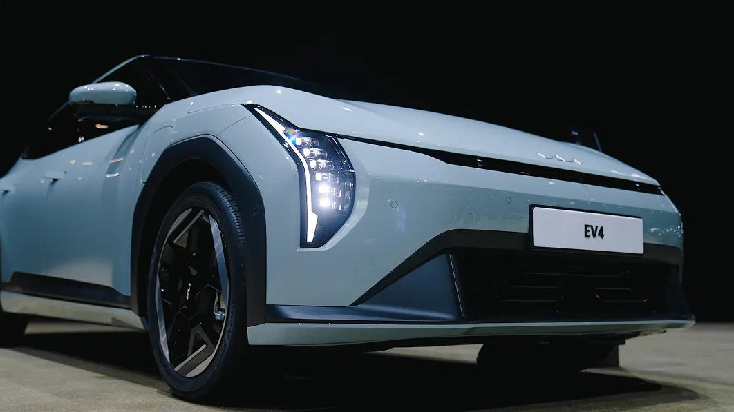 Kia EV4 front exterior image
