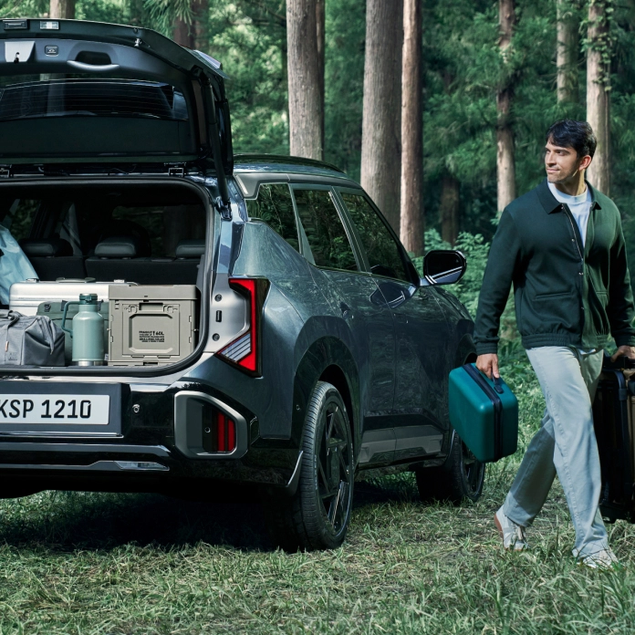 Image of unloading luggage from the trunk of a Kia SUV