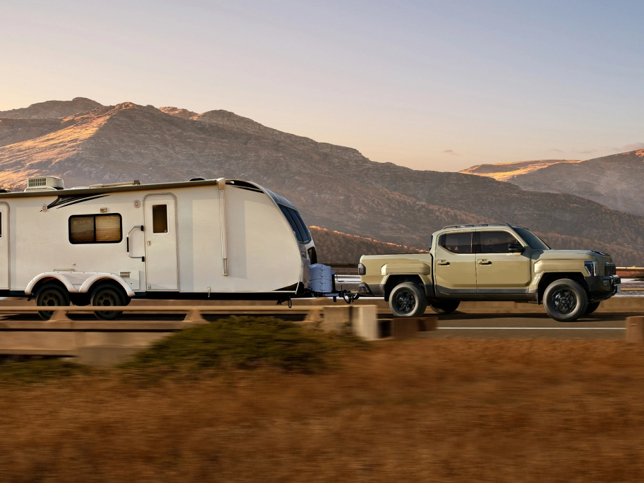 Image of a Kia SUV towing a trailer for camping