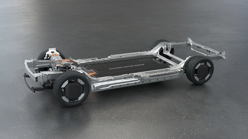 Skateboard platform structure of an electric vehicle