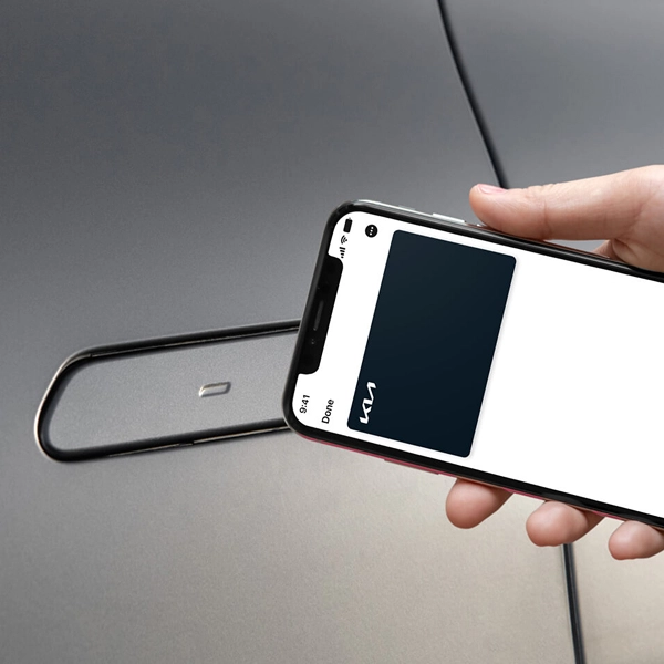 Image showing the use of a Kia digital key