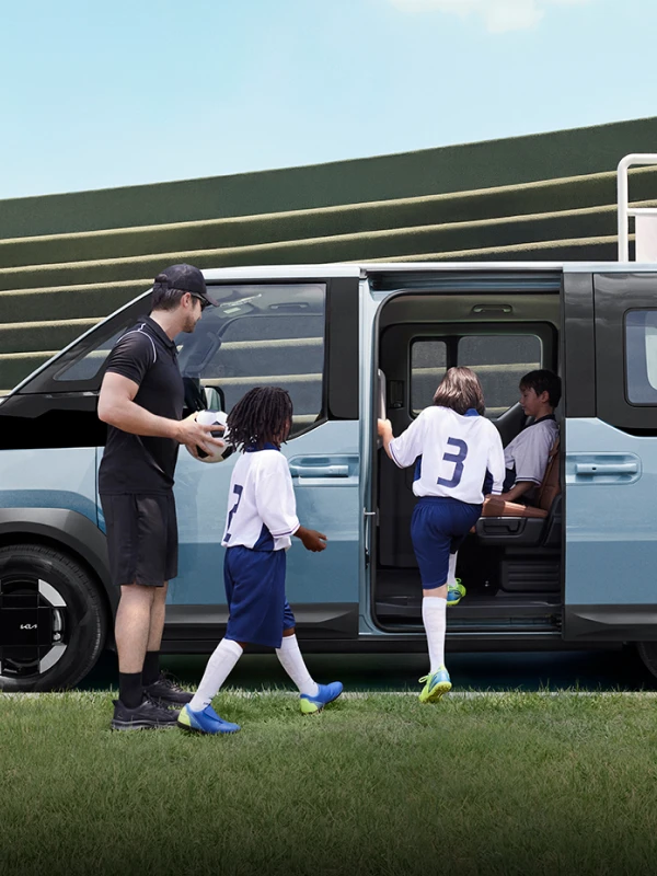 Image of passengers boarding the Kia PV5 through the sliding door