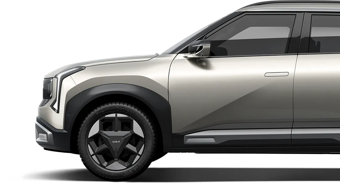 Side profile of the Seltos in Ivory Silver.