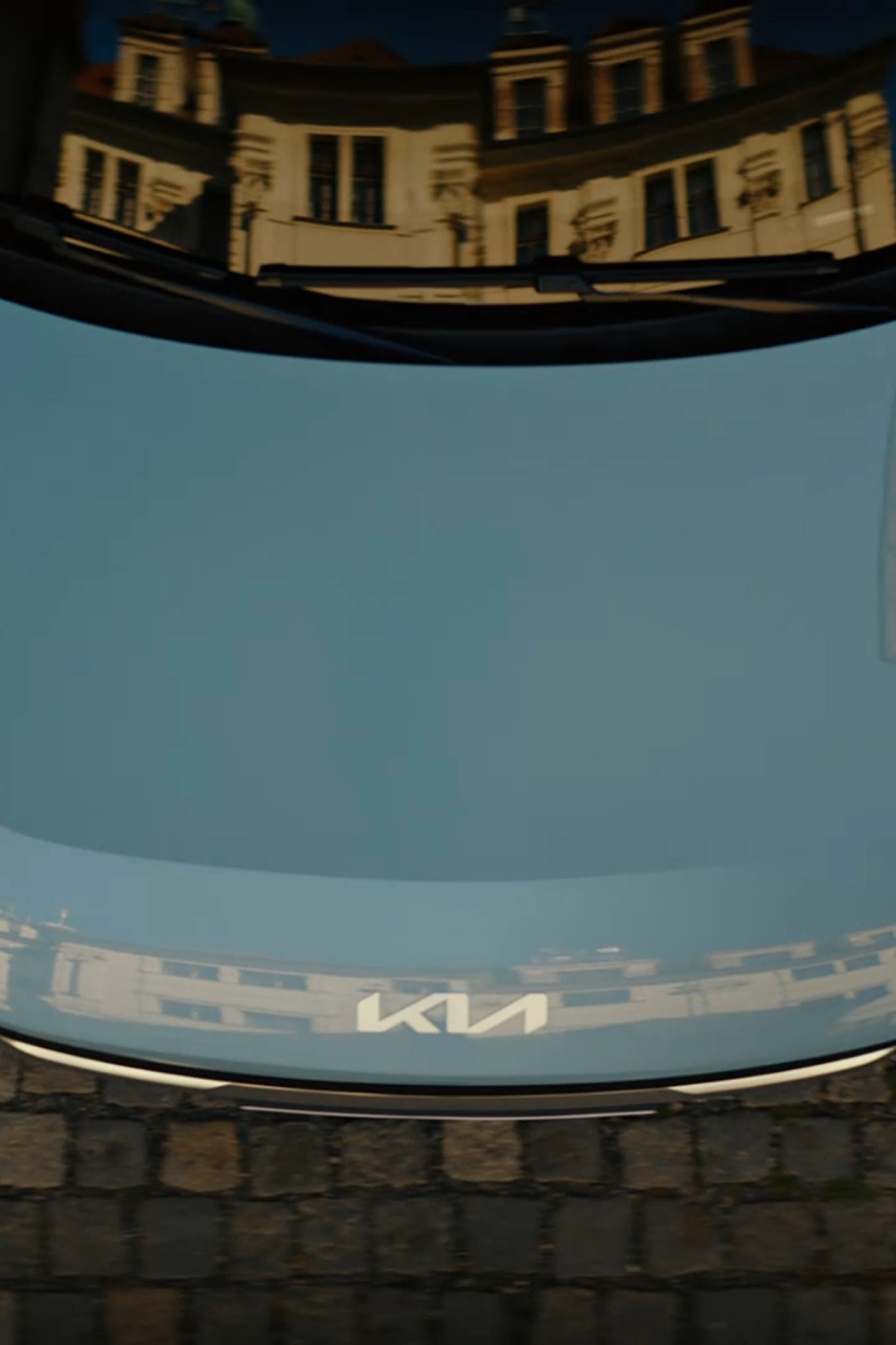EV image representing an urban lifestyle